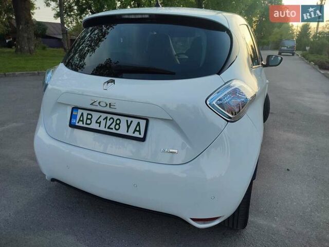 Белый Рено Зое, объемом двигателя 0 л и пробегом 88 тыс. км за 10800 $, фото 4 на Automoto.ua