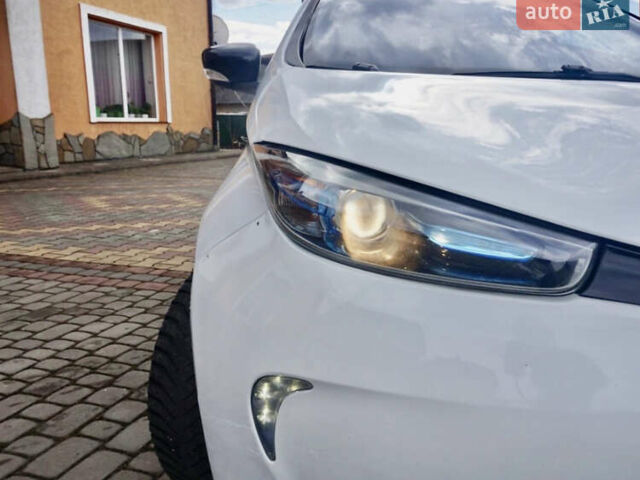 Белый Рено Зое, объемом двигателя 0 л и пробегом 199 тыс. км за 7999 $, фото 28 на Automoto.ua
