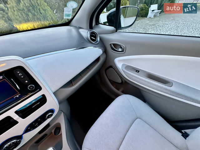 Белый Рено Зое, объемом двигателя 0 л и пробегом 43 тыс. км за 9399 $, фото 59 на Automoto.ua