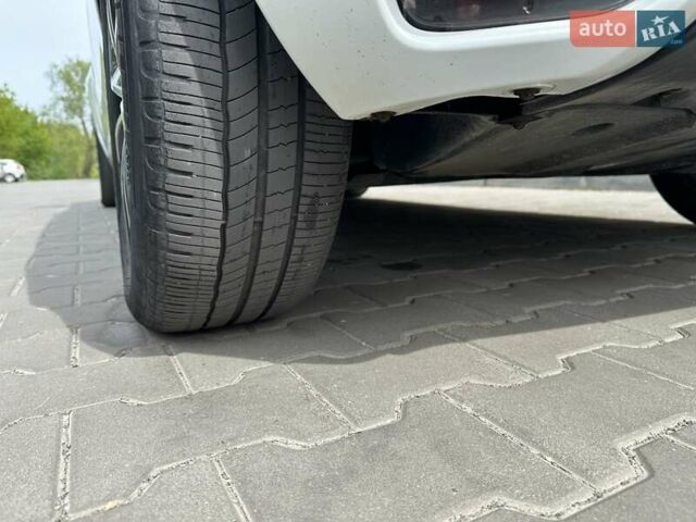 Белый Рено Зое, объемом двигателя 0 л и пробегом 92 тыс. км за 9990 $, фото 32 на Automoto.ua