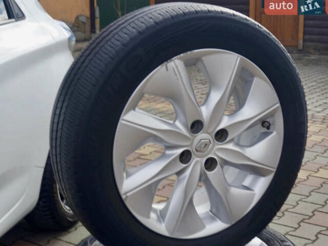 Белый Рено Зое, объемом двигателя 0 л и пробегом 199 тыс. км за 7999 $, фото 48 на Automoto.ua