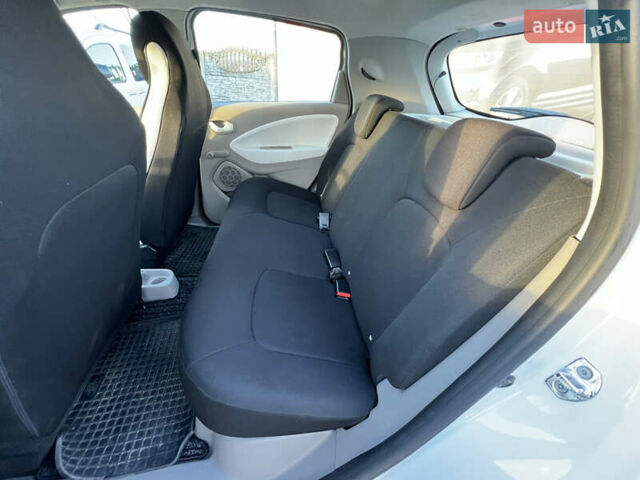 Белый Рено Зое, объемом двигателя 0 л и пробегом 94 тыс. км за 9199 $, фото 26 на Automoto.ua