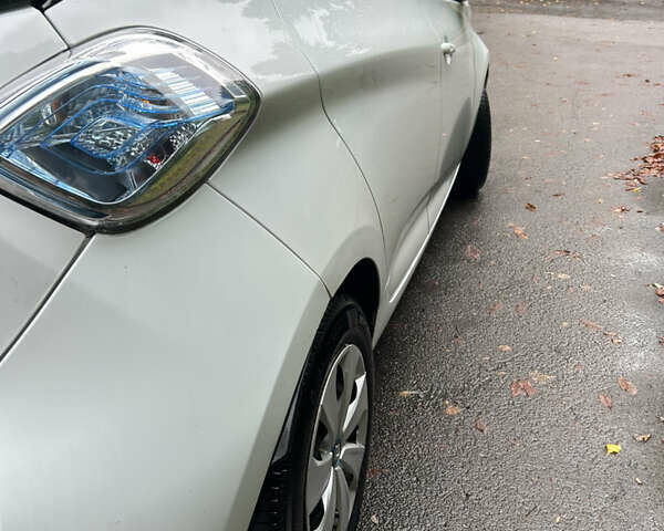Білий Рено Зое, об'ємом двигуна 0 л та пробігом 96 тис. км за 8600 $, фото 20 на Automoto.ua