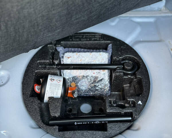 Білий Рено Зое, об'ємом двигуна 0 л та пробігом 54 тис. км за 10300 $, фото 43 на Automoto.ua