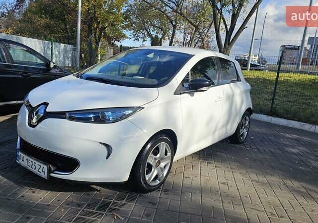 Белый Рено Зое, объемом двигателя 0 л и пробегом 79 тыс. км за 9490 $, фото 6 на Automoto.ua