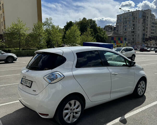Белый Рено Зое, объемом двигателя 0 л и пробегом 127 тыс. км за 9200 $, фото 3 на Automoto.ua