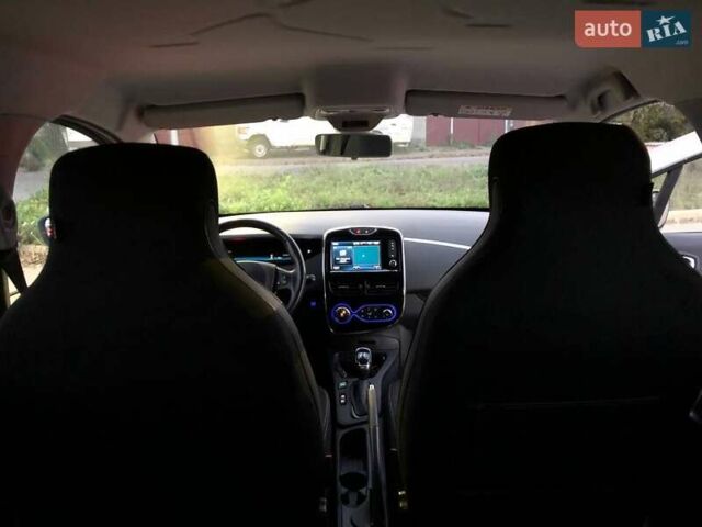 Білий Рено Зое, об'ємом двигуна 0 л та пробігом 120 тис. км за 8900 $, фото 20 на Automoto.ua