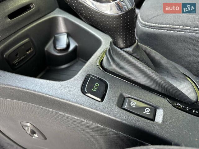 Белый Рено Зое, объемом двигателя 0 л и пробегом 135 тыс. км за 9200 $, фото 14 на Automoto.ua