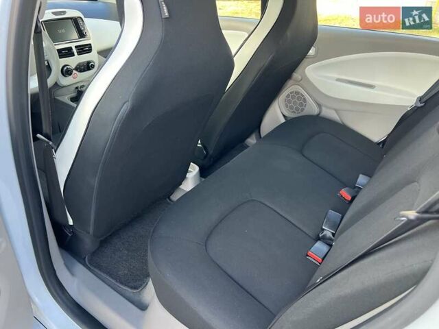 Белый Рено Зое, объемом двигателя 0 л и пробегом 110 тыс. км за 8450 $, фото 19 на Automoto.ua