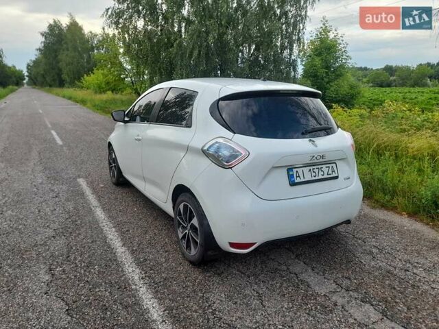 Белый Рено Зое, объемом двигателя 0 л и пробегом 171 тыс. км за 9800 $, фото 2 на Automoto.ua