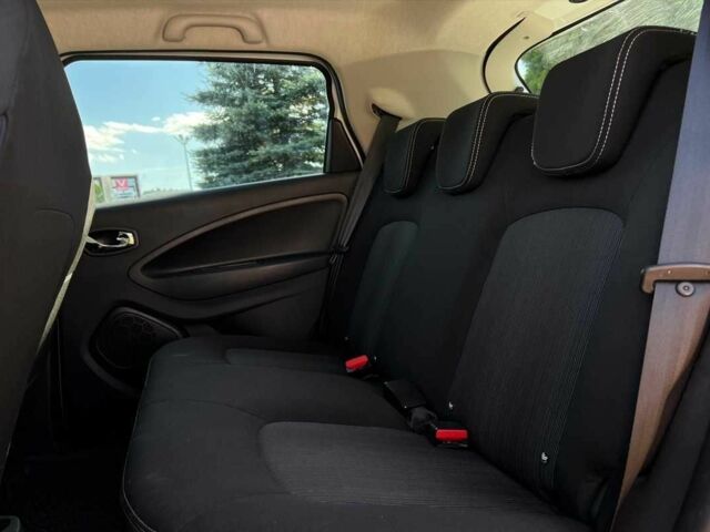 Белый Рено Зое, объемом двигателя 0 л и пробегом 143 тыс. км за 8900 $, фото 10 на Automoto.ua