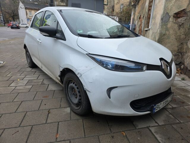 Белый Рено Зое, объемом двигателя 0 л и пробегом 152 тыс. км за 8400 $, фото 9 на Automoto.ua