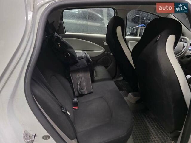 Білий Рено Зое, об'ємом двигуна 0 л та пробігом 154 тис. км за 7900 $, фото 9 на Automoto.ua