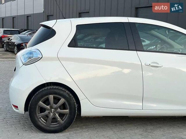 Белый Рено Зое, объемом двигателя 0 л и пробегом 95 тыс. км за 8940 $, фото 10 на Automoto.ua
