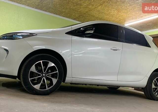 Белый Рено Зое, объемом двигателя 0 л и пробегом 120 тыс. км за 9850 $, фото 56 на Automoto.ua