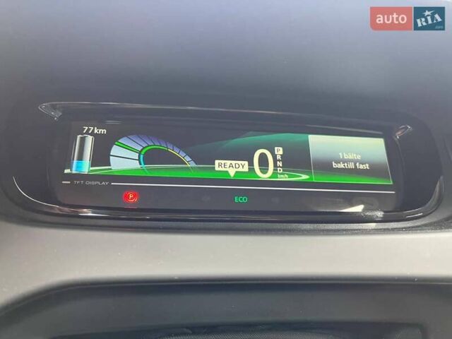 Белый Рено Зое, объемом двигателя 0 л и пробегом 90 тыс. км за 9700 $, фото 6 на Automoto.ua