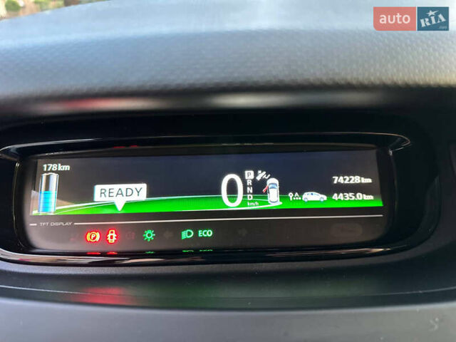 Белый Рено Зое, объемом двигателя 0 л и пробегом 74 тыс. км за 8999 $, фото 8 на Automoto.ua