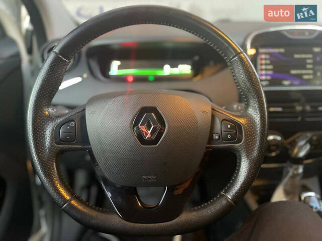Белый Рено Зое, объемом двигателя 0 л и пробегом 200 тыс. км за 8998 $, фото 24 на Automoto.ua