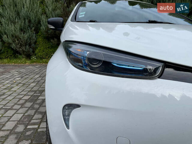 Белый Рено Зое, объемом двигателя 0 л и пробегом 97 тыс. км за 9500 $, фото 21 на Automoto.ua