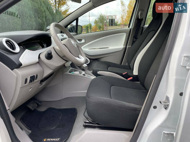 Белый Рено Зое, объемом двигателя 0 л и пробегом 97 тыс. км за 9500 $, фото 24 на Automoto.ua