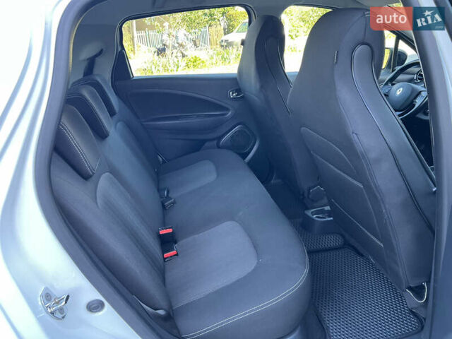Білий Рено Зое, об'ємом двигуна 0 л та пробігом 135 тис. км за 8800 $, фото 18 на Automoto.ua