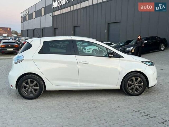 Белый Рено Зое, объемом двигателя 0 л и пробегом 95 тыс. км за 8940 $, фото 9 на Automoto.ua