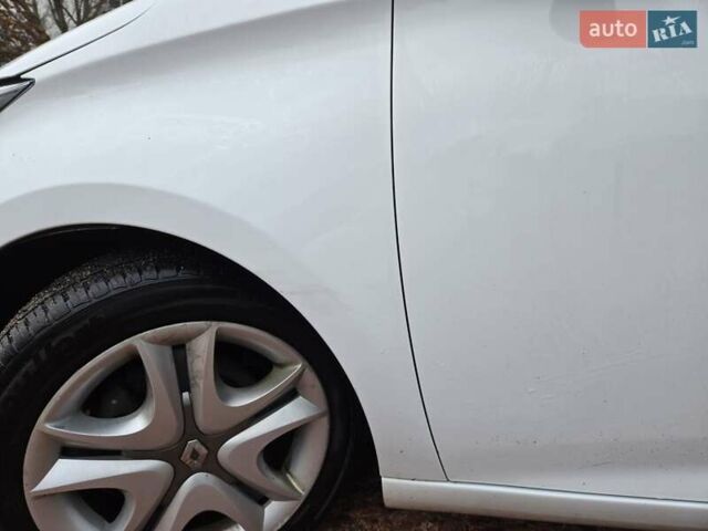 Белый Рено Зое, объемом двигателя 0 л и пробегом 137 тыс. км за 8400 $, фото 25 на Automoto.ua