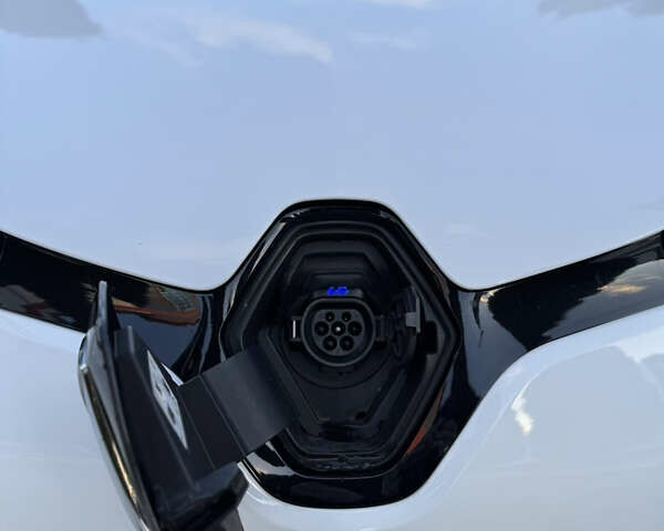 Білий Рено Зое, об'ємом двигуна 0 л та пробігом 54 тис. км за 10300 $, фото 48 на Automoto.ua