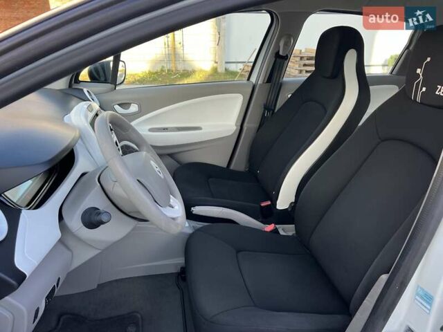 Белый Рено Зое, объемом двигателя 0 л и пробегом 110 тыс. км за 8450 $, фото 21 на Automoto.ua