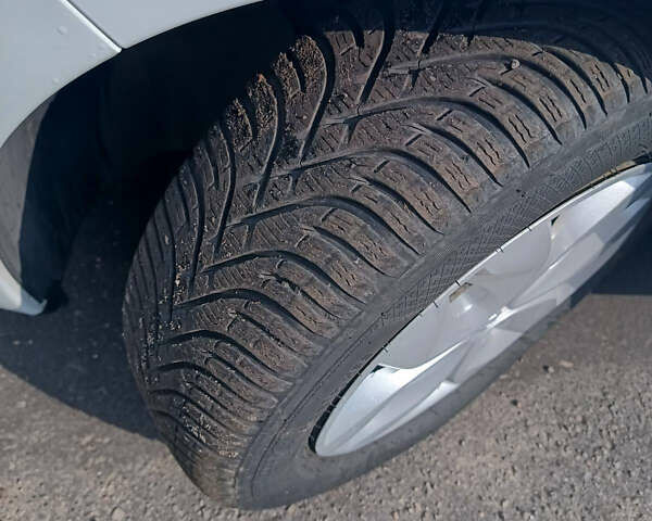 Белый Рено Зое, объемом двигателя 0 л и пробегом 170 тыс. км за 5851 $, фото 7 на Automoto.ua