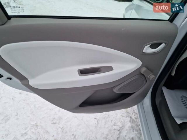 Білий Рено Зое, об'ємом двигуна 0 л та пробігом 33 тис. км за 9900 $, фото 32 на Automoto.ua