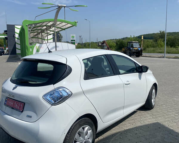 Белый Рено Зое, объемом двигателя 0 л и пробегом 159 тыс. км за 7850 $, фото 3 на Automoto.ua