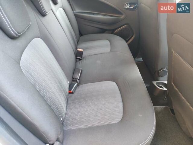 Белый Рено Зое, объемом двигателя 0 л и пробегом 51 тыс. км за 9900 $, фото 48 на Automoto.ua