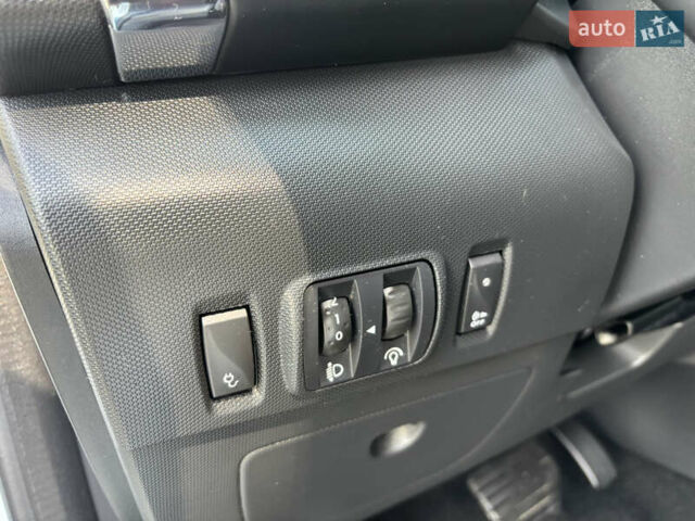 Белый Рено Зое, объемом двигателя 0 л и пробегом 135 тыс. км за 9200 $, фото 12 на Automoto.ua