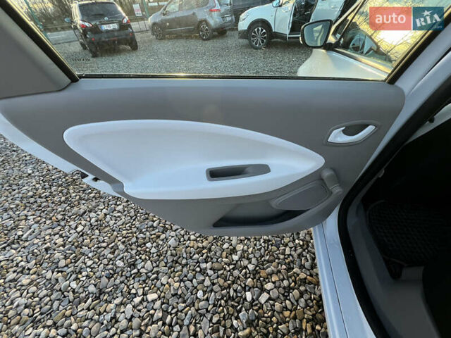Белый Рено Зое, объемом двигателя 0 л и пробегом 94 тыс. км за 9199 $, фото 25 на Automoto.ua
