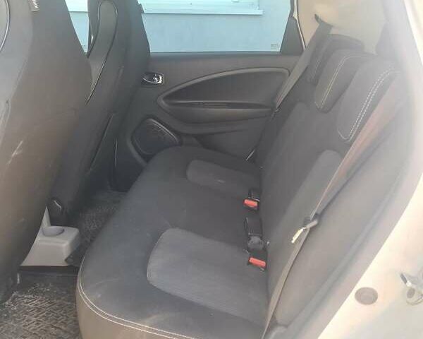 Белый Рено Зое, объемом двигателя 0 л и пробегом 124 тыс. км за 10100 $, фото 2 на Automoto.ua