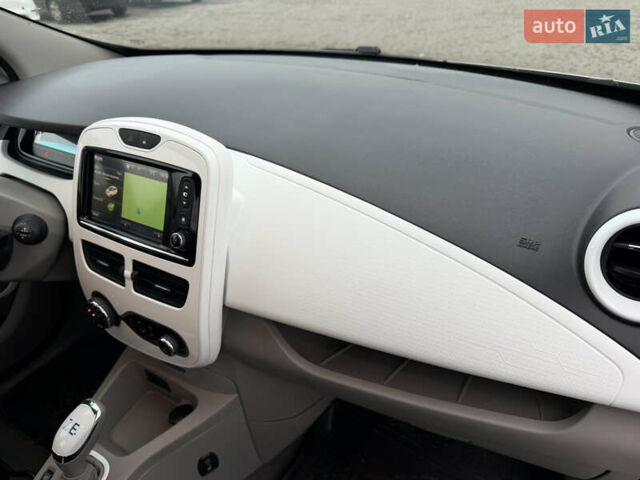 Білий Рено Зое, об'ємом двигуна 0 л та пробігом 104 тис. км за 8700 $, фото 14 на Automoto.ua