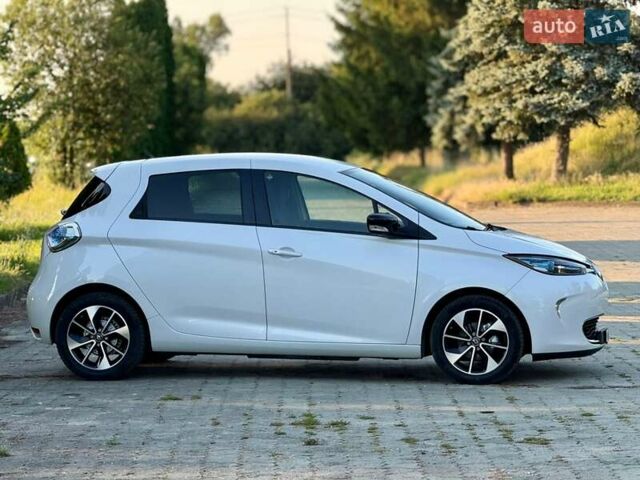 Белый Рено Зое, объемом двигателя 0 л и пробегом 122 тыс. км за 9300 $, фото 42 на Automoto.ua