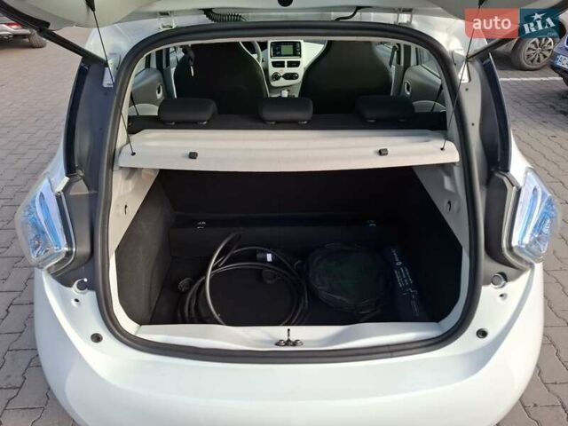 Білий Рено Зое, об'ємом двигуна 0 л та пробігом 120 тис. км за 8500 $, фото 16 на Automoto.ua