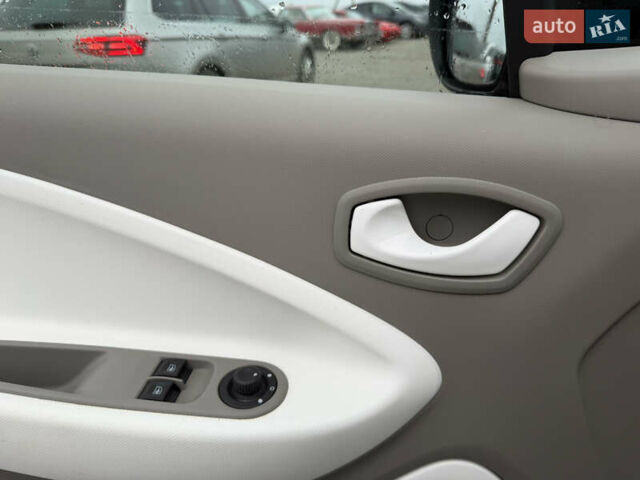Білий Рено Зое, об'ємом двигуна 0 л та пробігом 104 тис. км за 8700 $, фото 24 на Automoto.ua