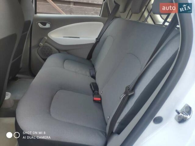 Білий Рено Зое, об'ємом двигуна 0 л та пробігом 87 тис. км за 8799 $, фото 25 на Automoto.ua