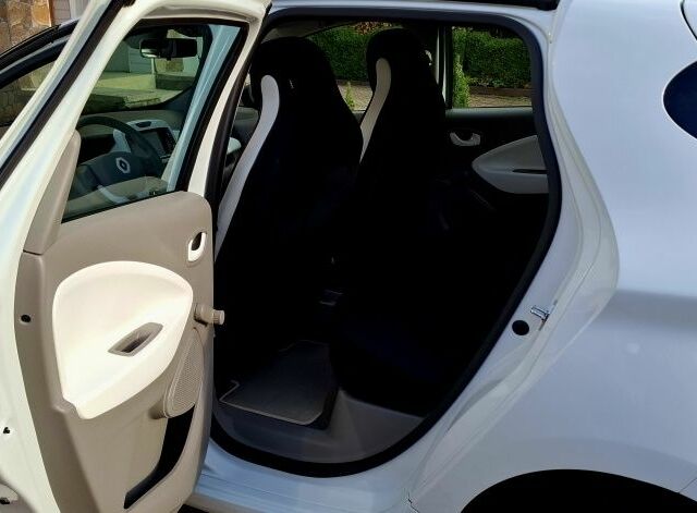 Белый Рено Зое, объемом двигателя 0 л и пробегом 101 тыс. км за 8850 $, фото 6 на Automoto.ua