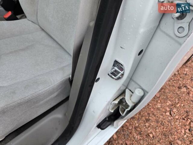 Белый Рено Зое, объемом двигателя 0 л и пробегом 137 тыс. км за 8400 $, фото 23 на Automoto.ua