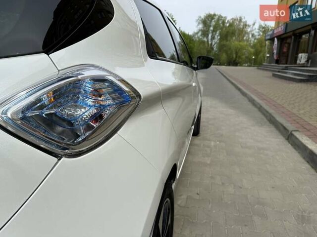 Белый Рено Зое, объемом двигателя 0 л и пробегом 92 тыс. км за 9990 $, фото 5 на Automoto.ua