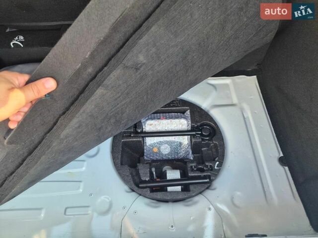 Белый Рено Зое, объемом двигателя 0 л и пробегом 210 тыс. км за 9900 $, фото 13 на Automoto.ua