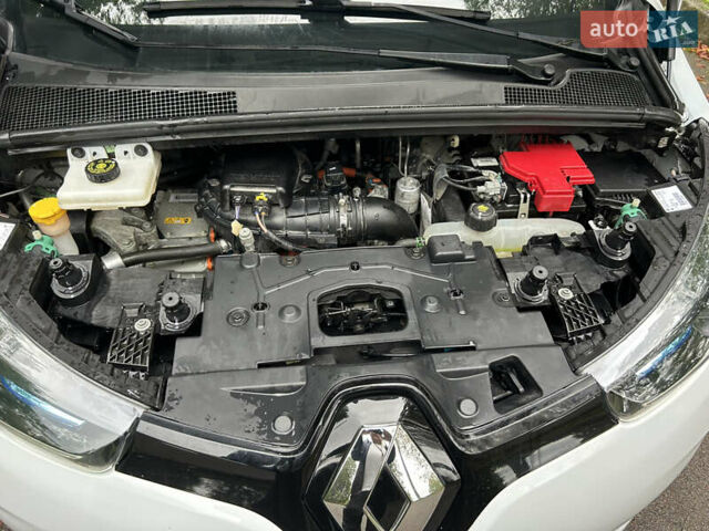 Білий Рено Зое, об'ємом двигуна 0 л та пробігом 96 тис. км за 8600 $, фото 16 на Automoto.ua