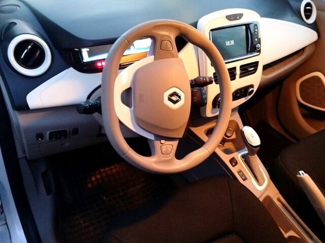 Рено Зое 2017 в Кобеляках на Automoto.ua Белый Рено Зое, объемом двигателя 0 л и пробегом 120 тыс. км за 10000 $, фото 6 на Automoto.ua