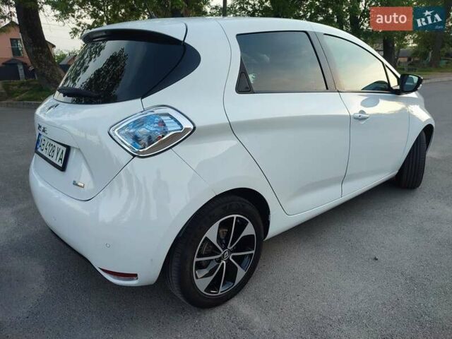 Белый Рено Зое, объемом двигателя 0 л и пробегом 88 тыс. км за 10800 $, фото 5 на Automoto.ua