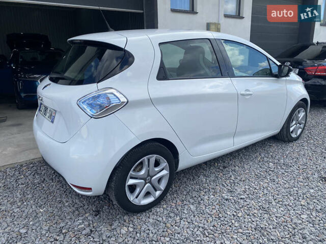 Белый Рено Зое, объемом двигателя 0 л и пробегом 27 тыс. км за 9300 $, фото 27 на Automoto.ua