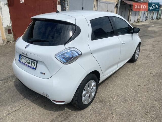 Белый Рено Зое, объемом двигателя 0 л и пробегом 65 тыс. км за 9000 $, фото 5 на Automoto.ua
